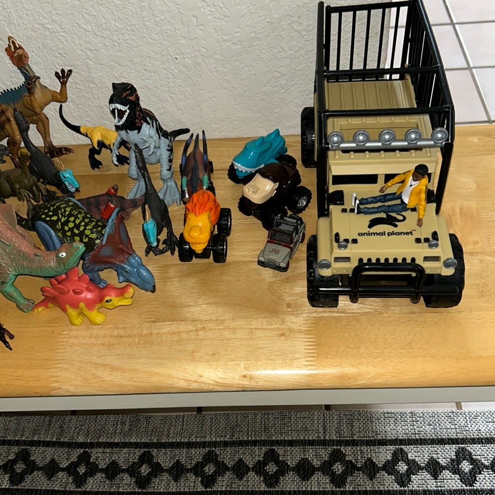 Dinosaur Action Figures - Picture 4 of 4
